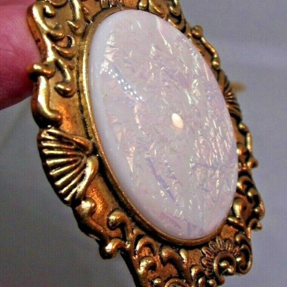 White Opal Aurora Borealis Cameo Necklace Wedding - Picture 5 of 7